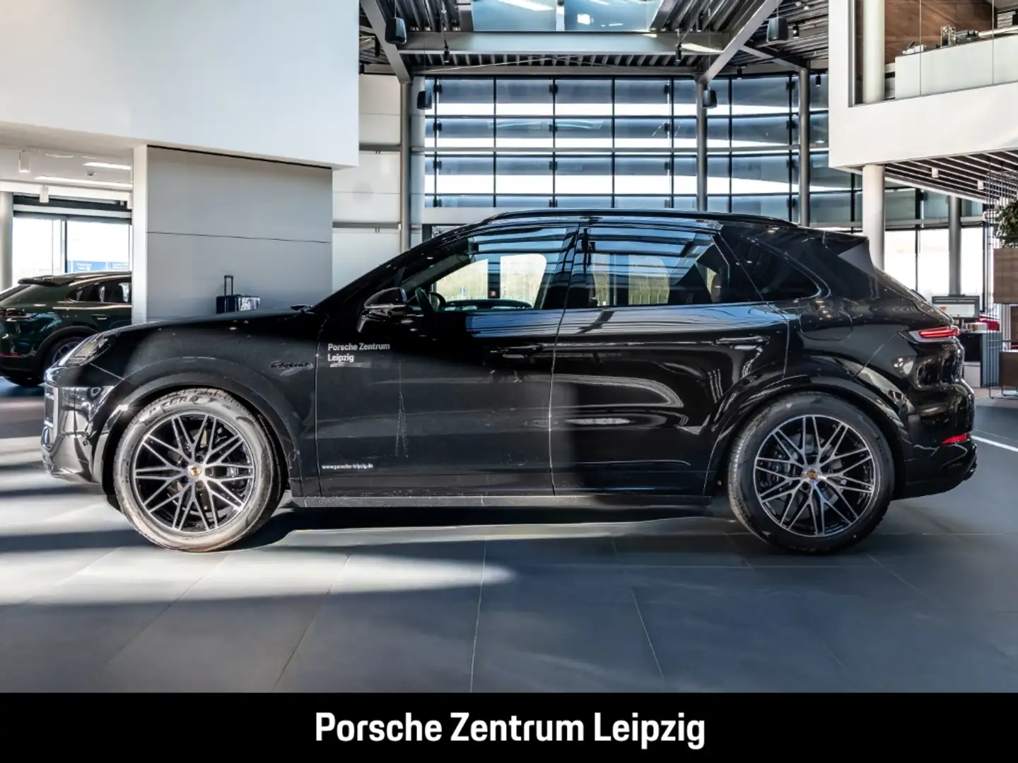 Porsche Cayenne E-Hybrid Black Edition InnoDrive HeadUp Schwarz - 2