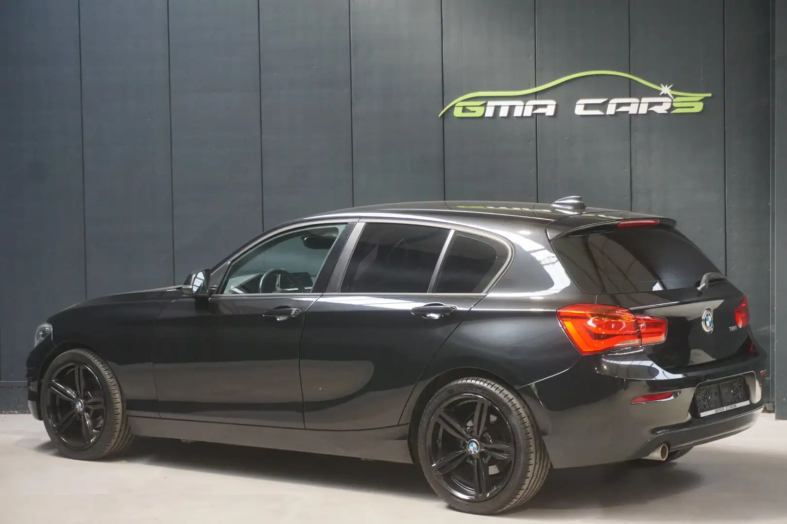 BMW 118 iA Benzine Automaat-Navi-Airco-PDC-108dkm-Garantie Zwart - 2