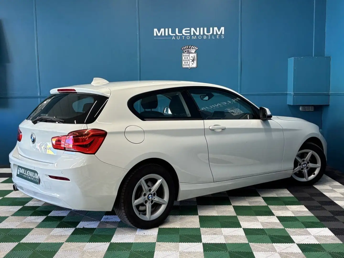 BMW 114 SERIE (F21/F20) 114D 95CH LOUNGE 3P Blanc - 2