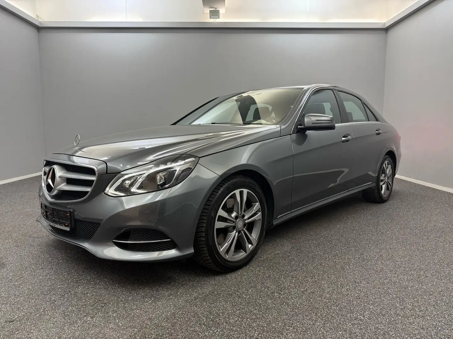 Mercedes-Benz E 220 BT 4Matic AVANTGARDE*GSD*COMAND*MULTIBEAM* Grau - 1