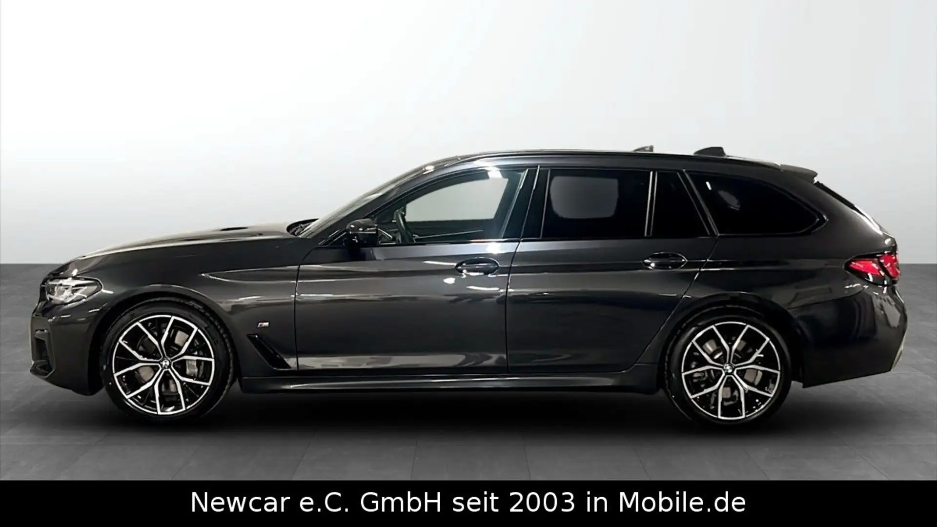 BMW 540 i Touring xDrive M Sport*Komfort*Panorama*HDU Šedá - 2