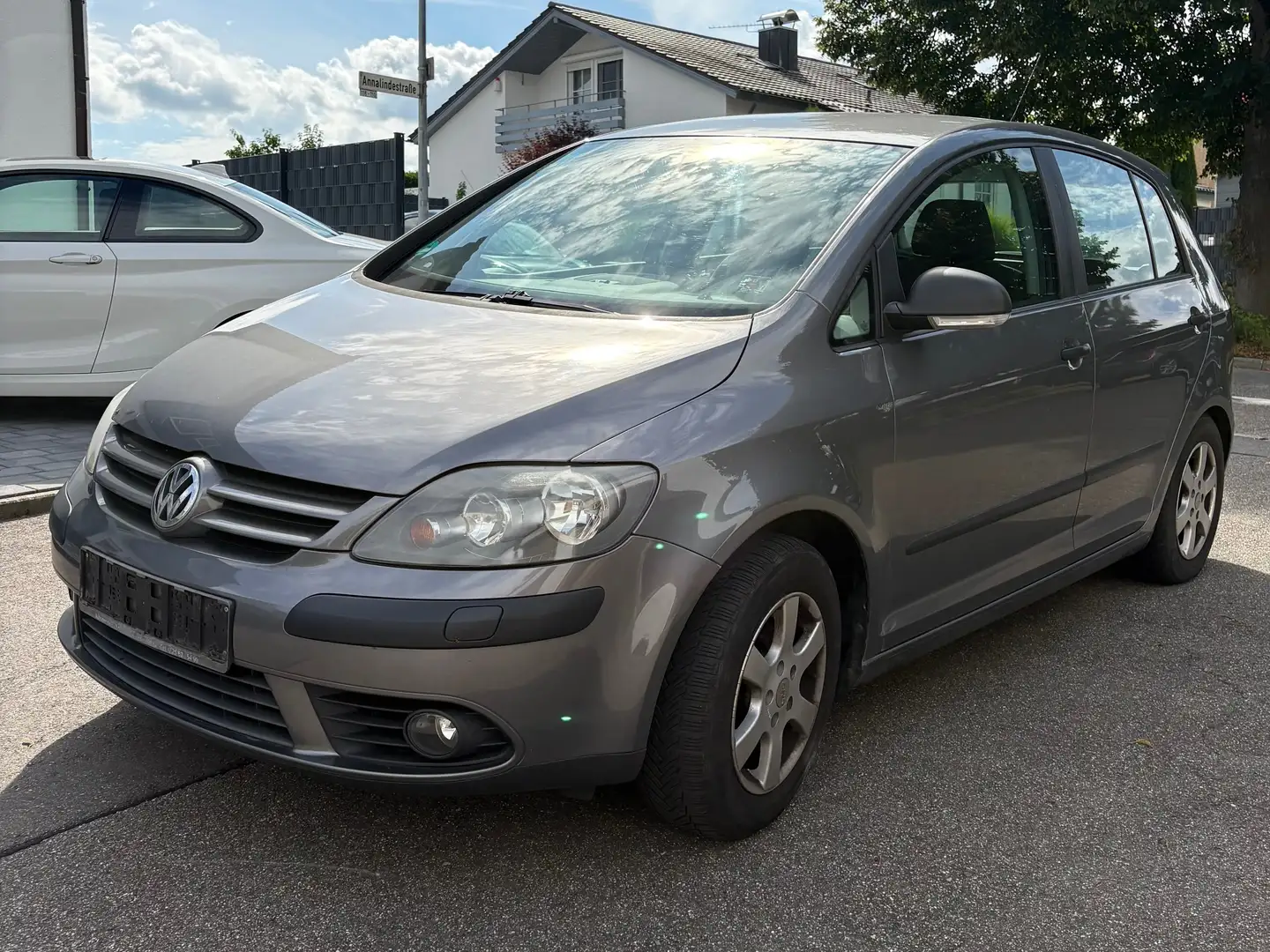 Volkswagen Golf Plus Trendline /2.Hand/Tüv Neu/SHZ/Klima Grau - 1