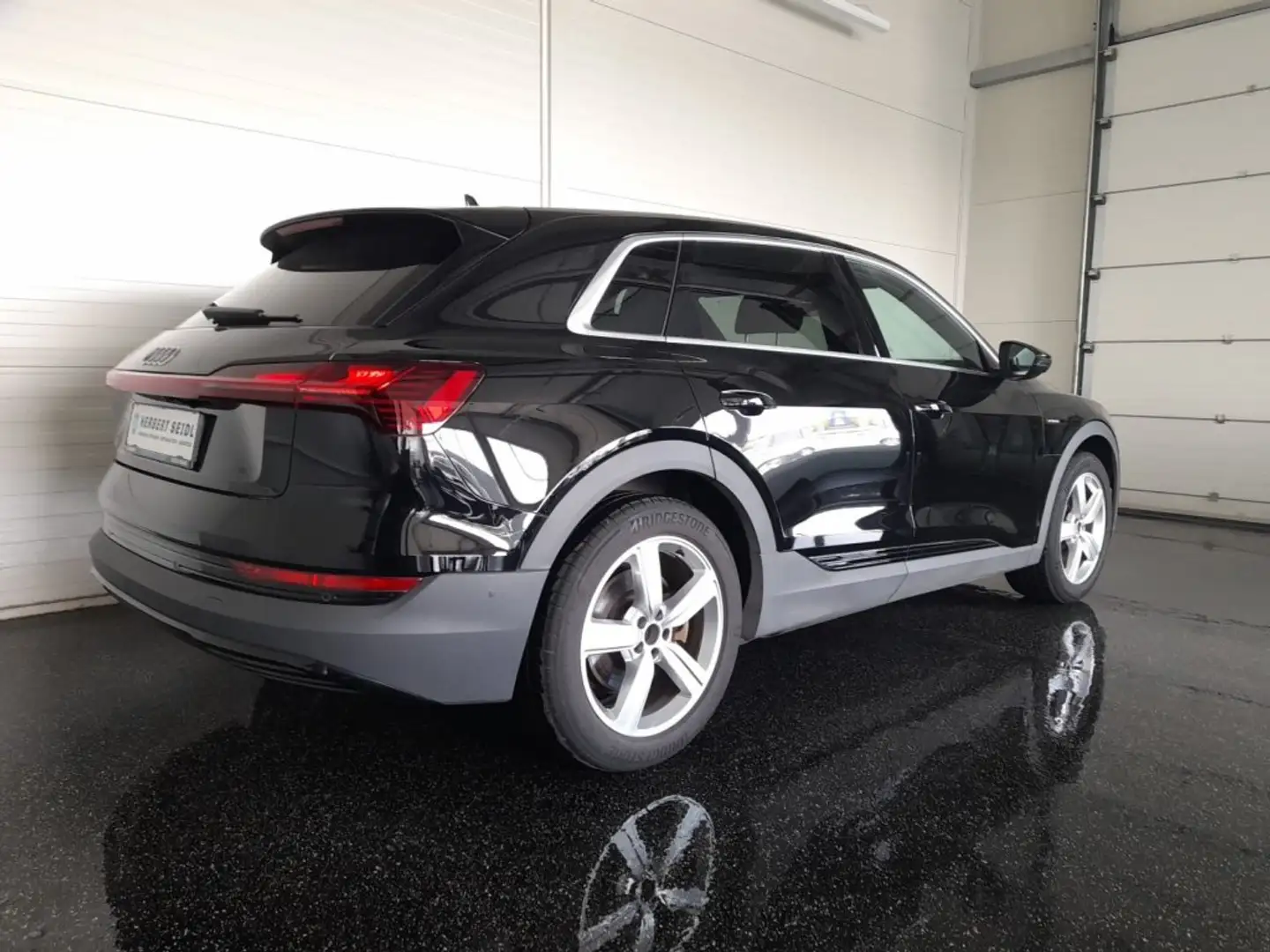 Audi e-tron 50 quattro S-LINE *NP: € 78.558,- / TEILLEDER SPORTSITZE / ASS PAKET TOUR / ERHÖHTE HEIZLEISTUNG / 20 ZOLL* Schwarz - 2
