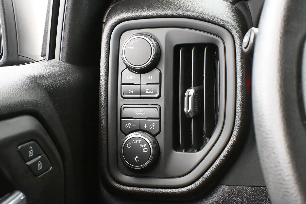 Chevrolet Silverado 1500 снимка Chevrolet Silverado 1500