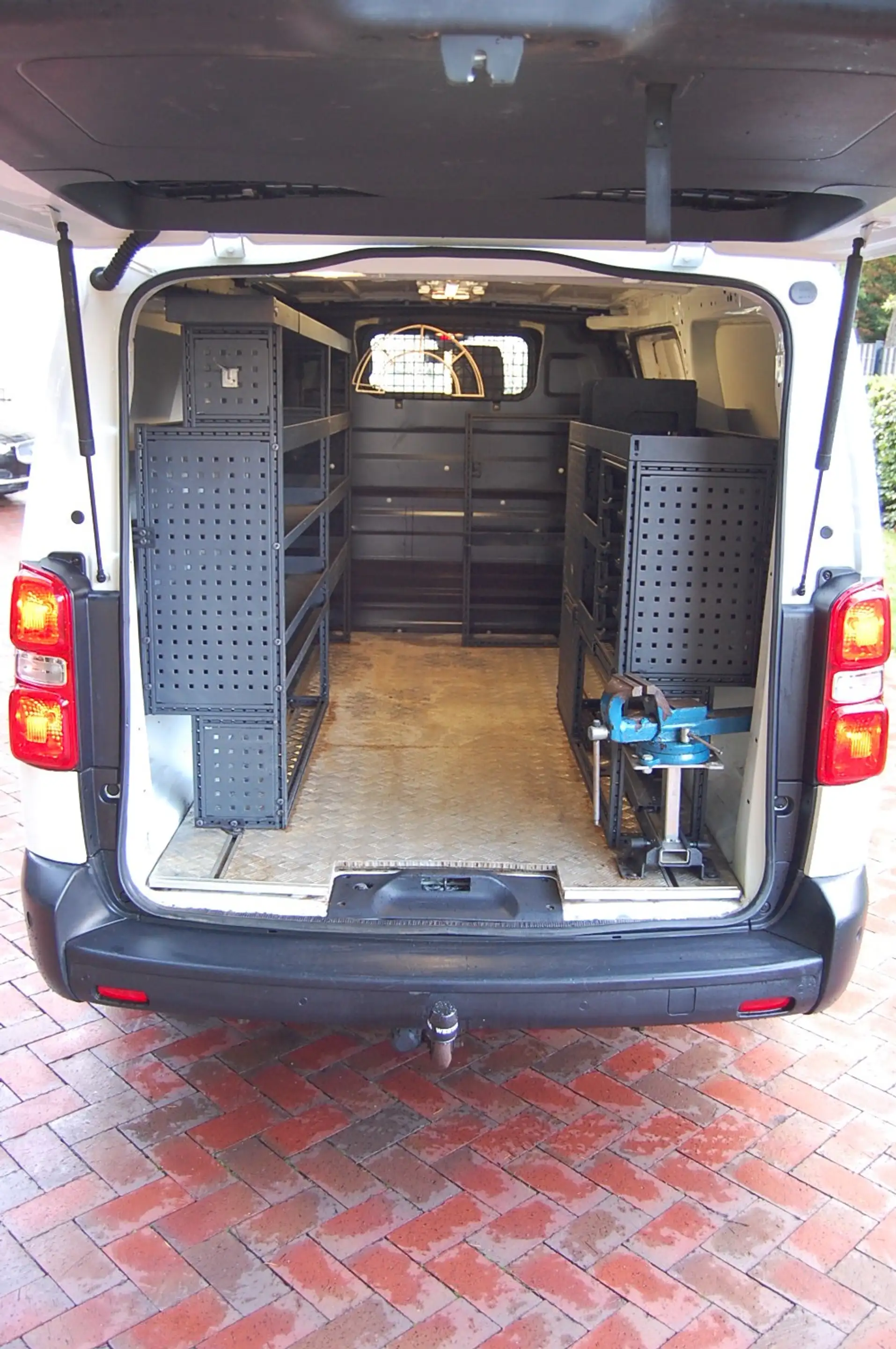 Peugeot Expert 2.0 Kasten lang Premium L3 Regalausbau AHK 2,5t, Navi, Klima, Dachtrager — photo 9