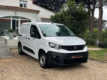 FOURGON 3 PLACES BLUEHDI 100 SS BVM6 / 11658 EUROS HT / 1ÈRE MAIN / TVA / CARPLAY / CAMÉRA