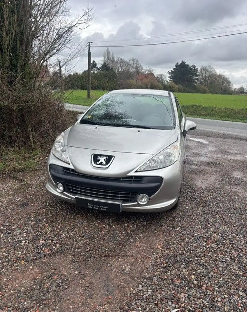 Peugeot 207 1.6 HDI 90chv Gris - 1