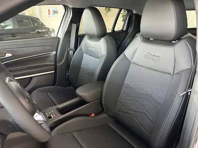 Jeep Avenger view 8