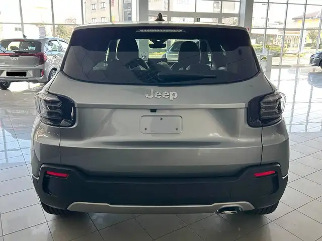 Jeep Avenger view 5