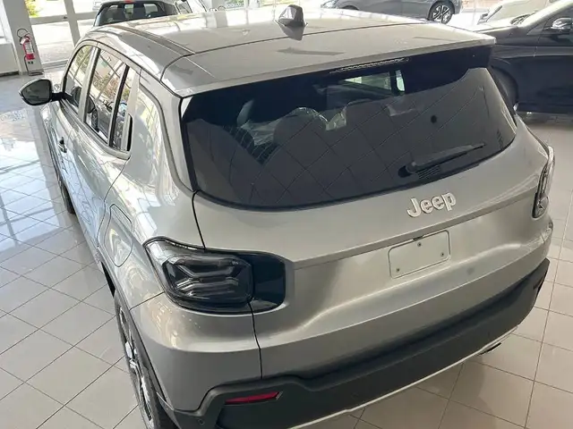 Jeep Avenger view 4