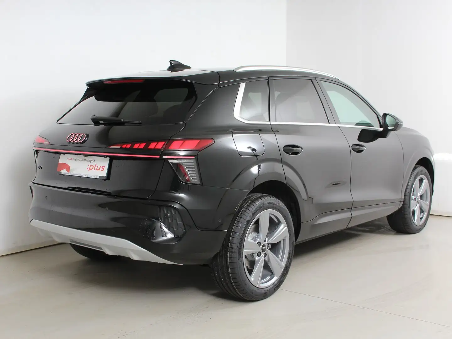 Audi Q3 TFSI 110 kW Schwarz - 2