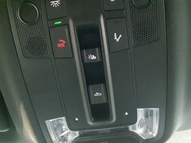 Audi Q3 view 16