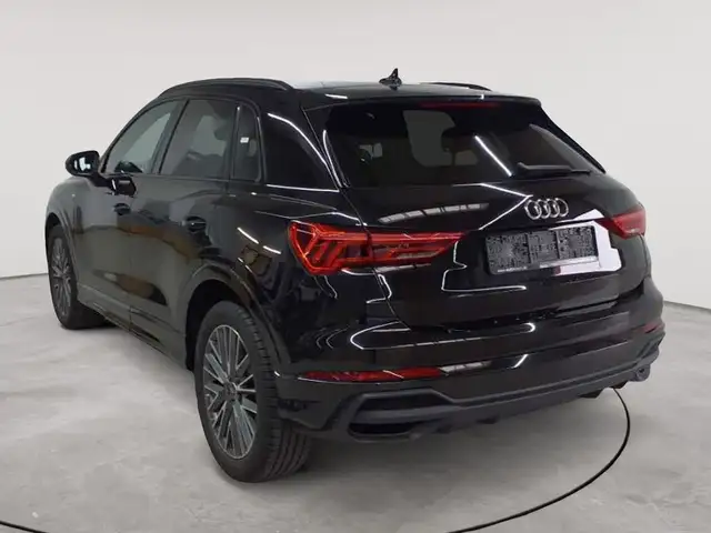 Audi Q3 view 5