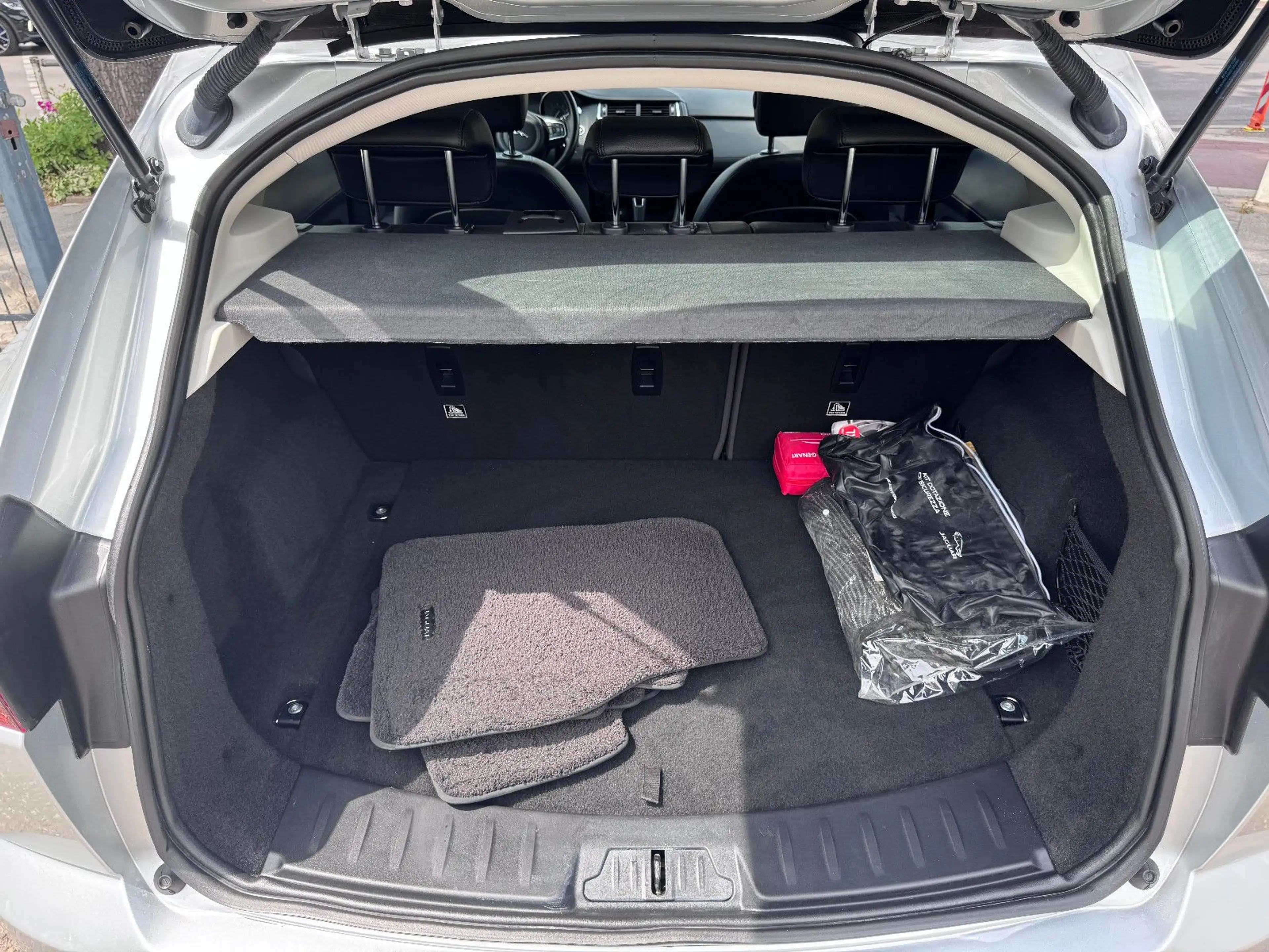 Jaguar E-Pace E-PACE S AWD*KAMERA*LEDER*NAVI* — photo 7