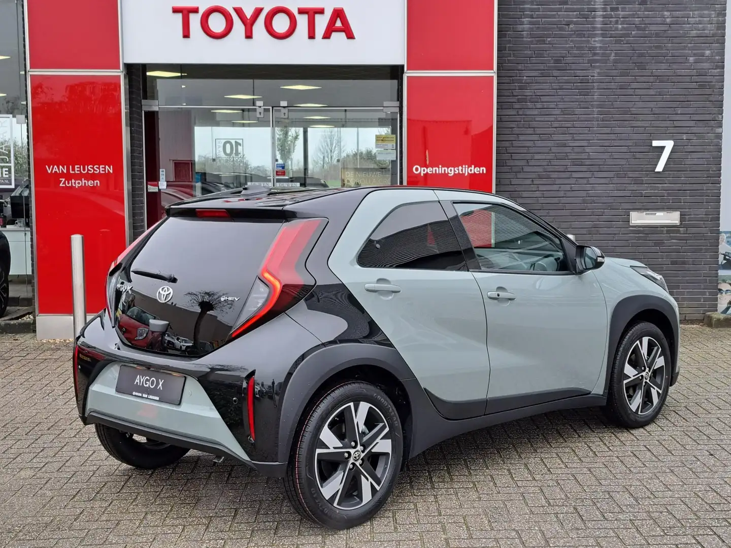 Toyota Aygo X Hybrid 115 Pulse NIEUW IN DE SHOWROOM DIRECT LEVER - 2