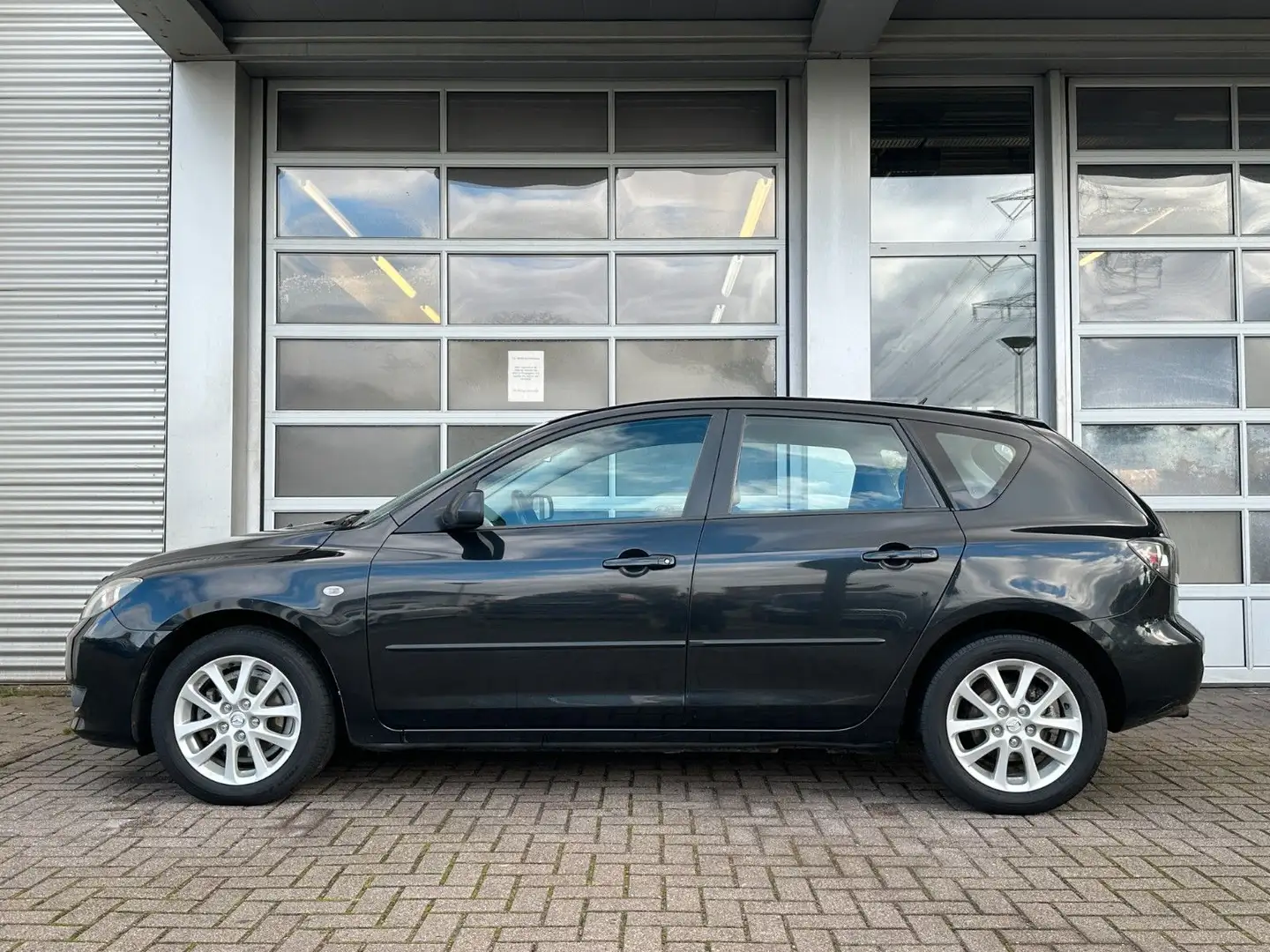 Mazda 3 Lim. 1.6 Sport Active/Klima/TÜV bis 07.2027 Schwarz - 2