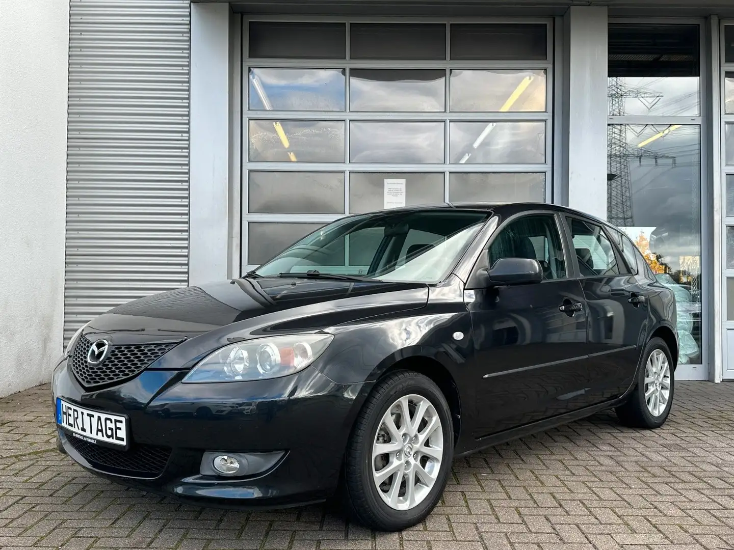 Mazda 3 Lim. 1.6 Sport Active/Klima/TÜV bis 07.2027 Schwarz - 1