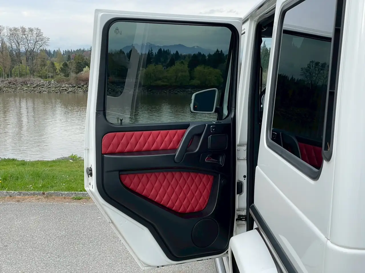 Mercedes-Benz G-Class снимка Mercedes-Benz G-Class