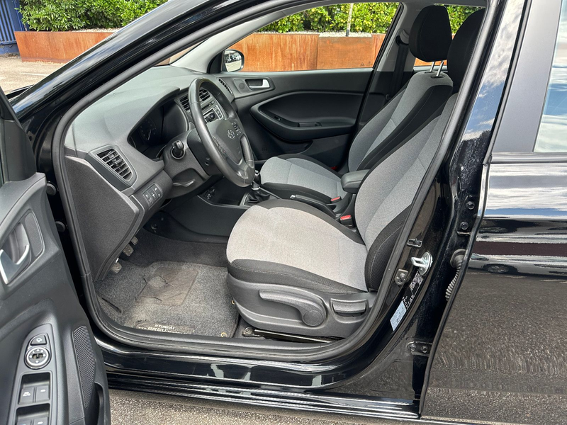 Hyundai i20 Intro Edition*1 HAND* — photo 11