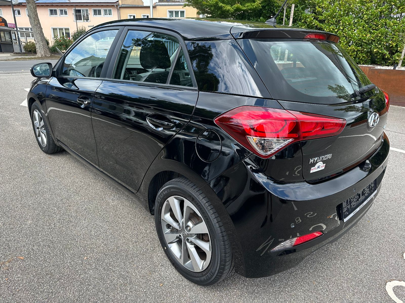 Hyundai i20 Intro Edition*1 HAND* — photo 7