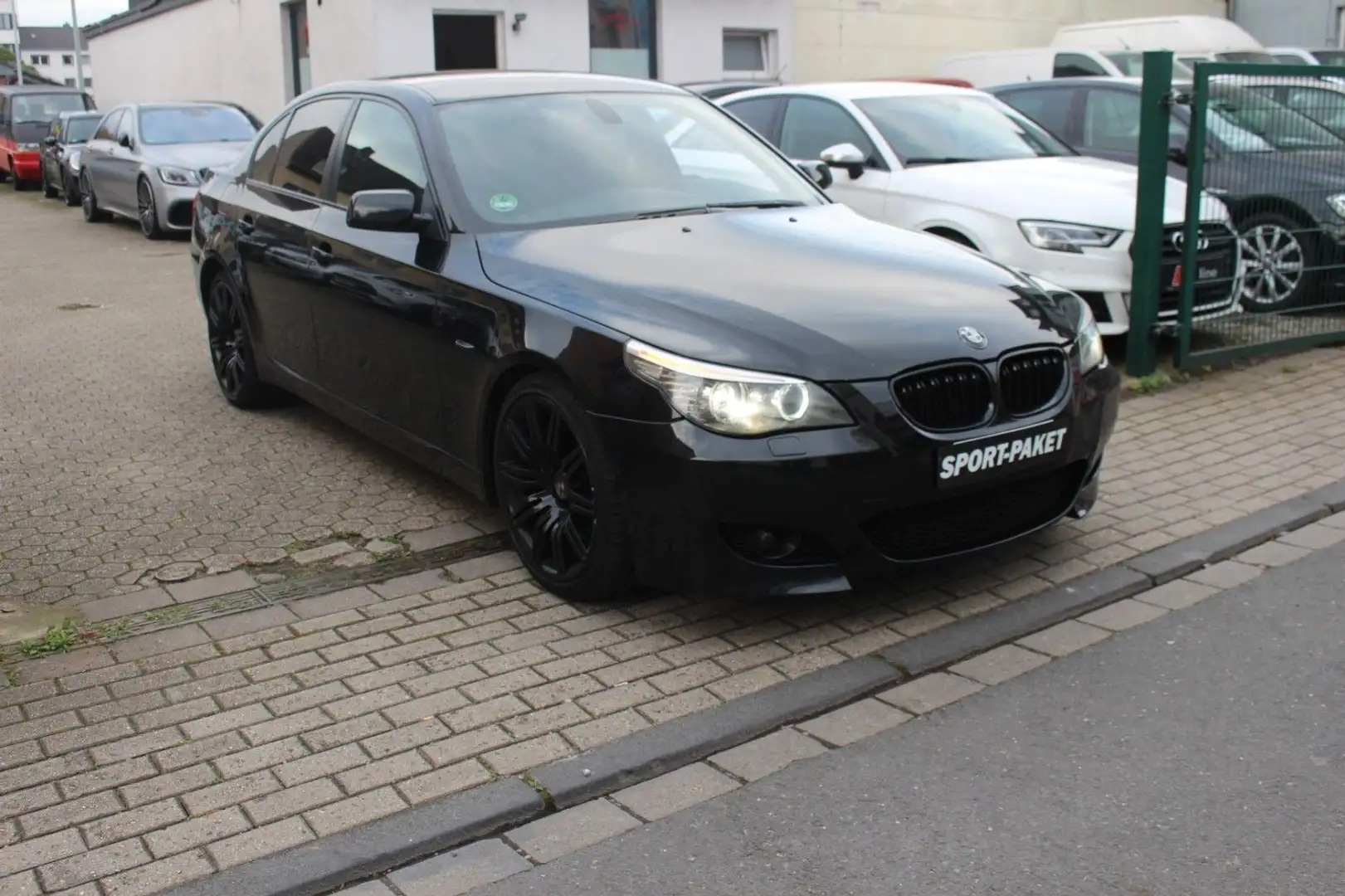 BMW 520 5 Lim. 520d Edition Lifestyle/Navi/Led/M-Felgen Schwarz - 2