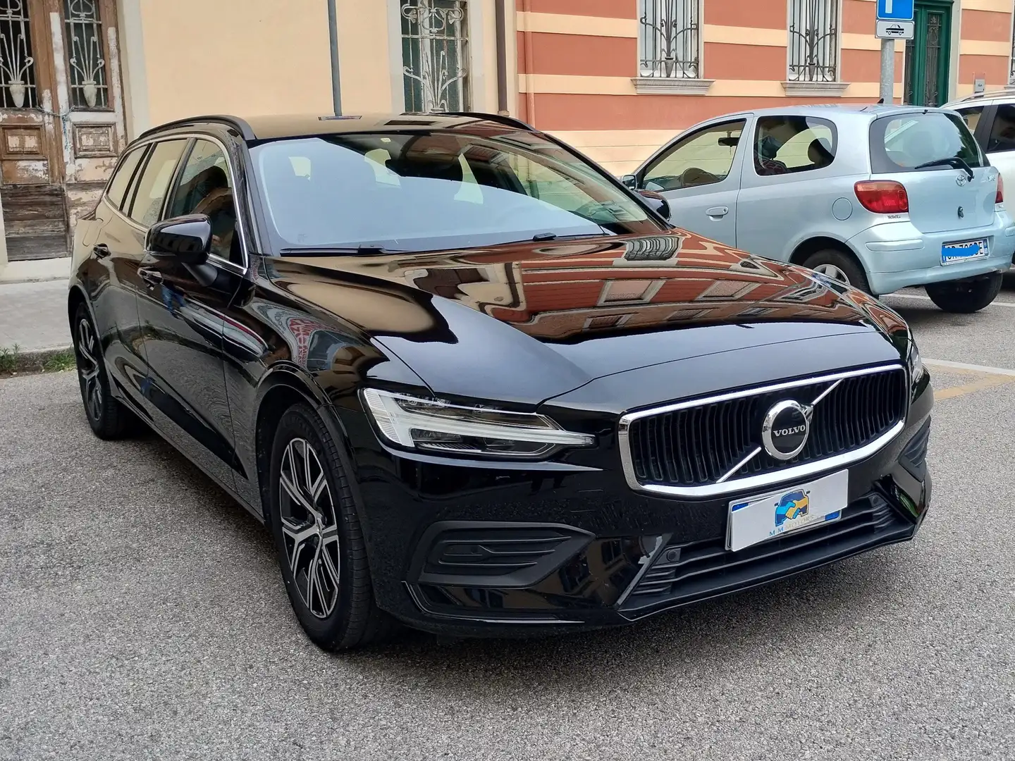 Volvo V60 V60 II 2023 2.0 Hybrid Core auto Nero - 1