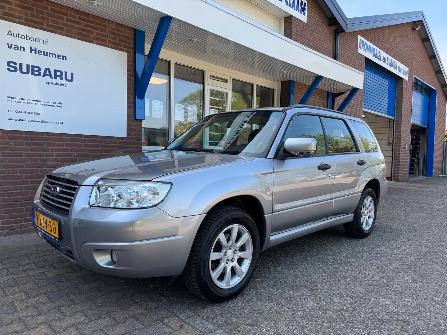Subaru Forester 2.0 X Edition AUTOMAAT AWD Plateado - 1