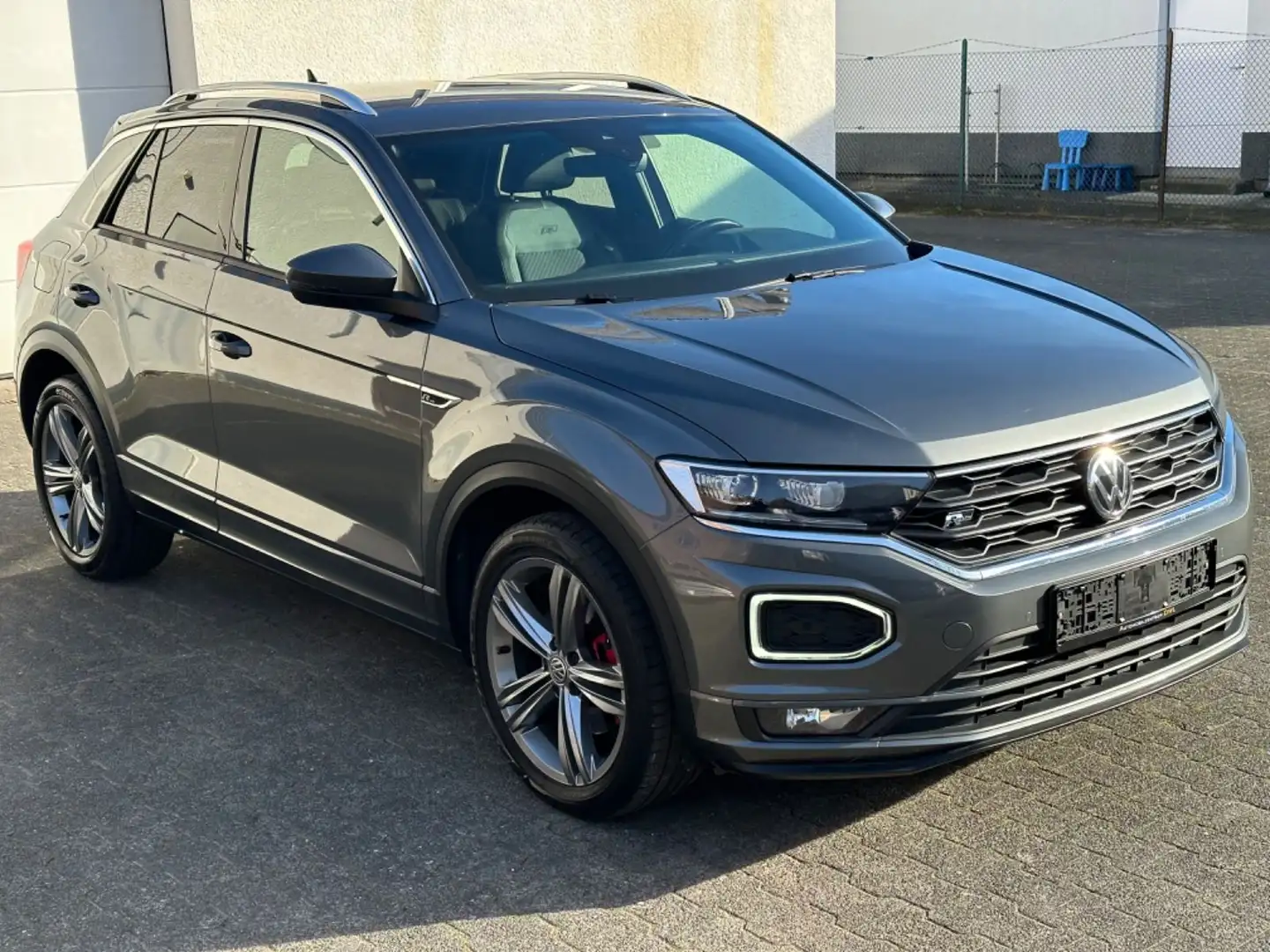 Volkswagen T-Roc Sport R-LINE ACC|SPUR|BLINDSPOT|R.KAM|AHK Gris - 1