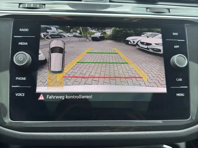 Volkswagen Tiguan view 14