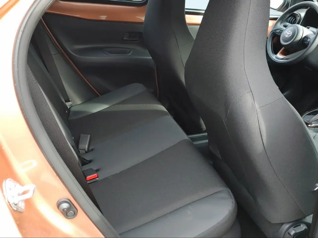 Toyota Aygo X Hybrid Lounge LED Keyless PDC SHZ Spurhalteass. JB 10