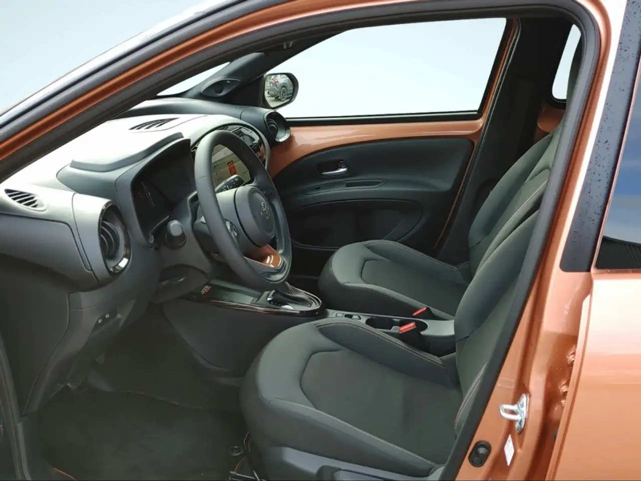 Toyota Aygo X Hybrid Lounge LED Keyless PDC SHZ Spurhalteass. JB 3
