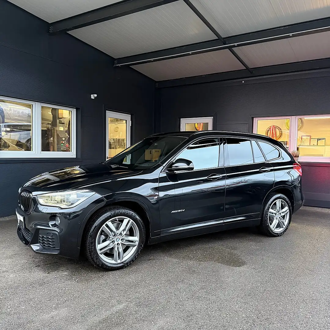 BMW X1 xDrive 20d M Sport Aut. Schwarz - 2