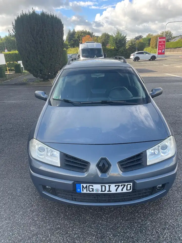Renault Megane 1.5 dCi Grandtour Avantage — photo 1 of 11