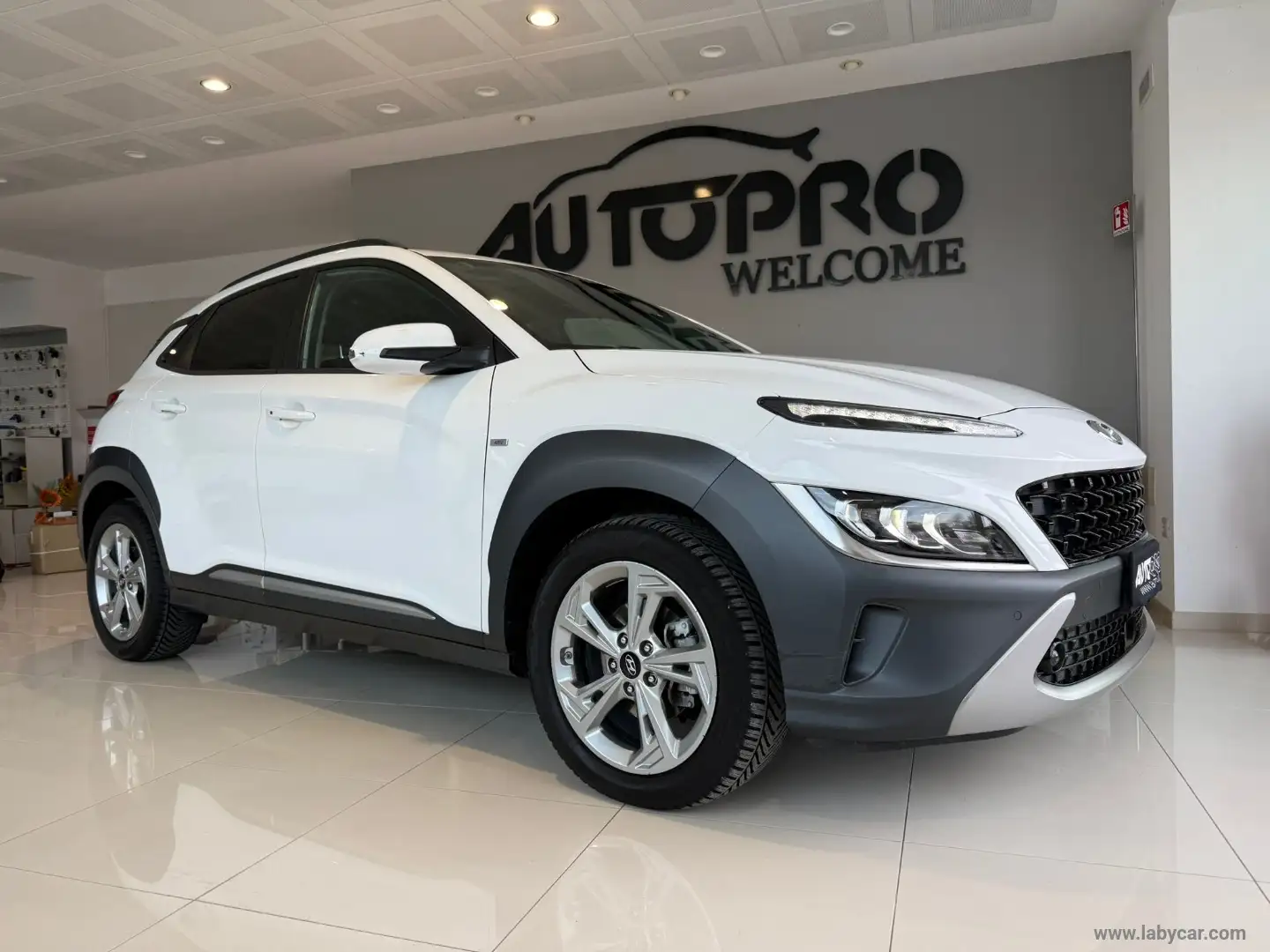 Hyundai KONA 1.6 CRDI Hybrid 48V iMT XLine Bianco - 2