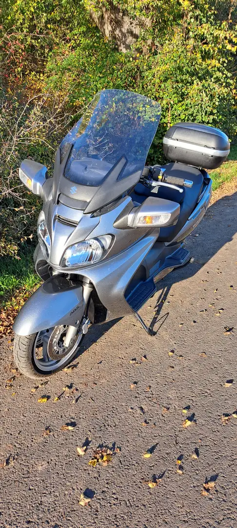 Suzuki Burgman 650 Srebrny - 1