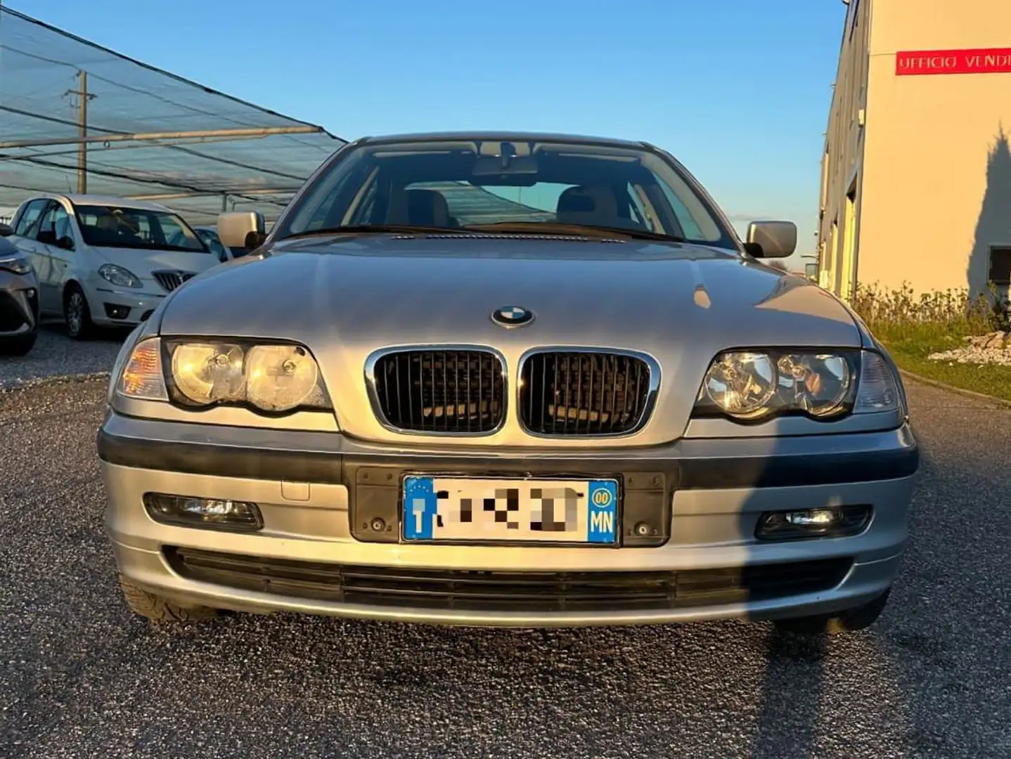 BMW 318 318i srebrna - 2