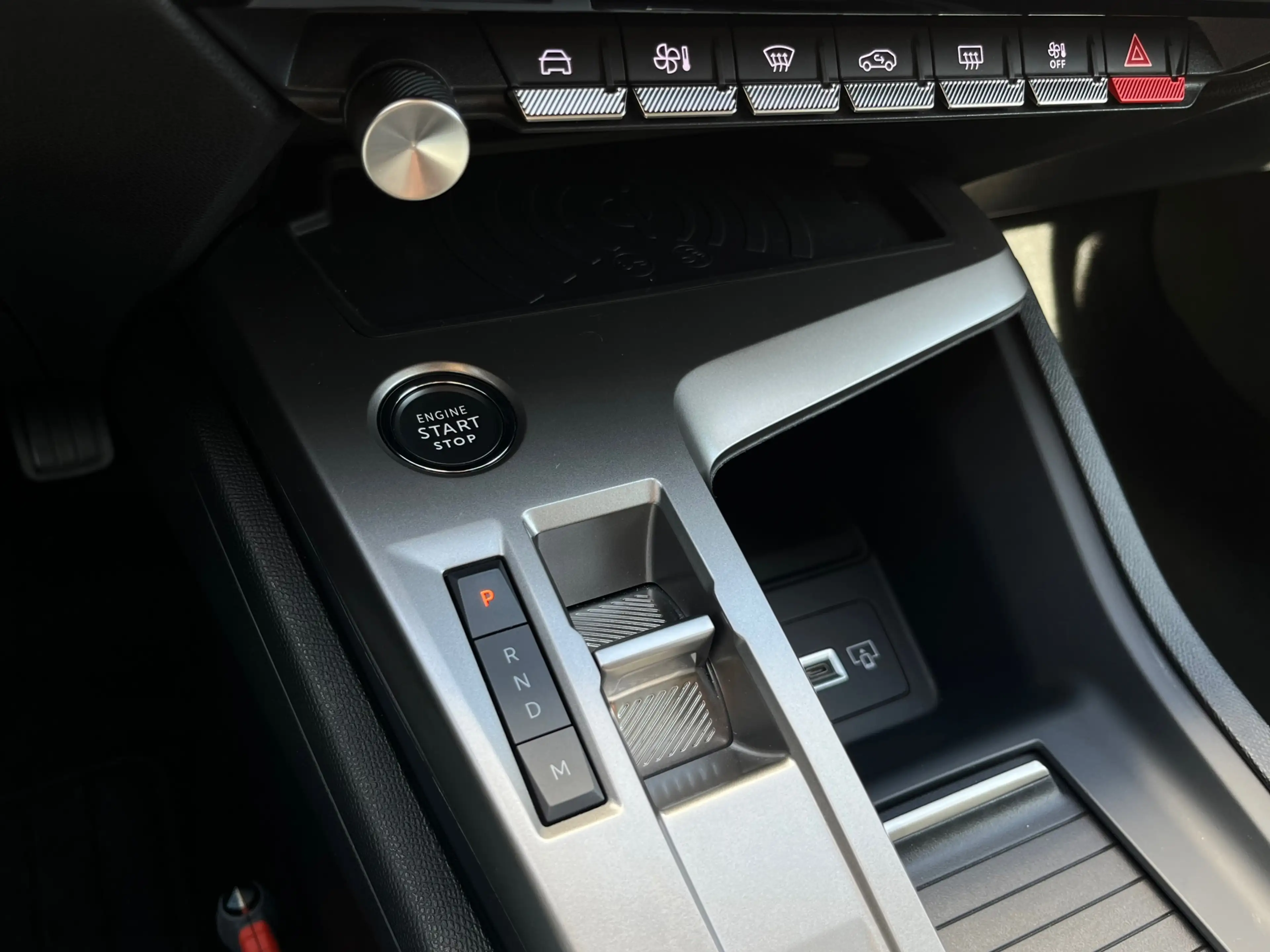 Peugeot 408 1.2 Hybrid 145 e-DCS6 Allure | Achteruitrijcamera — photo 18