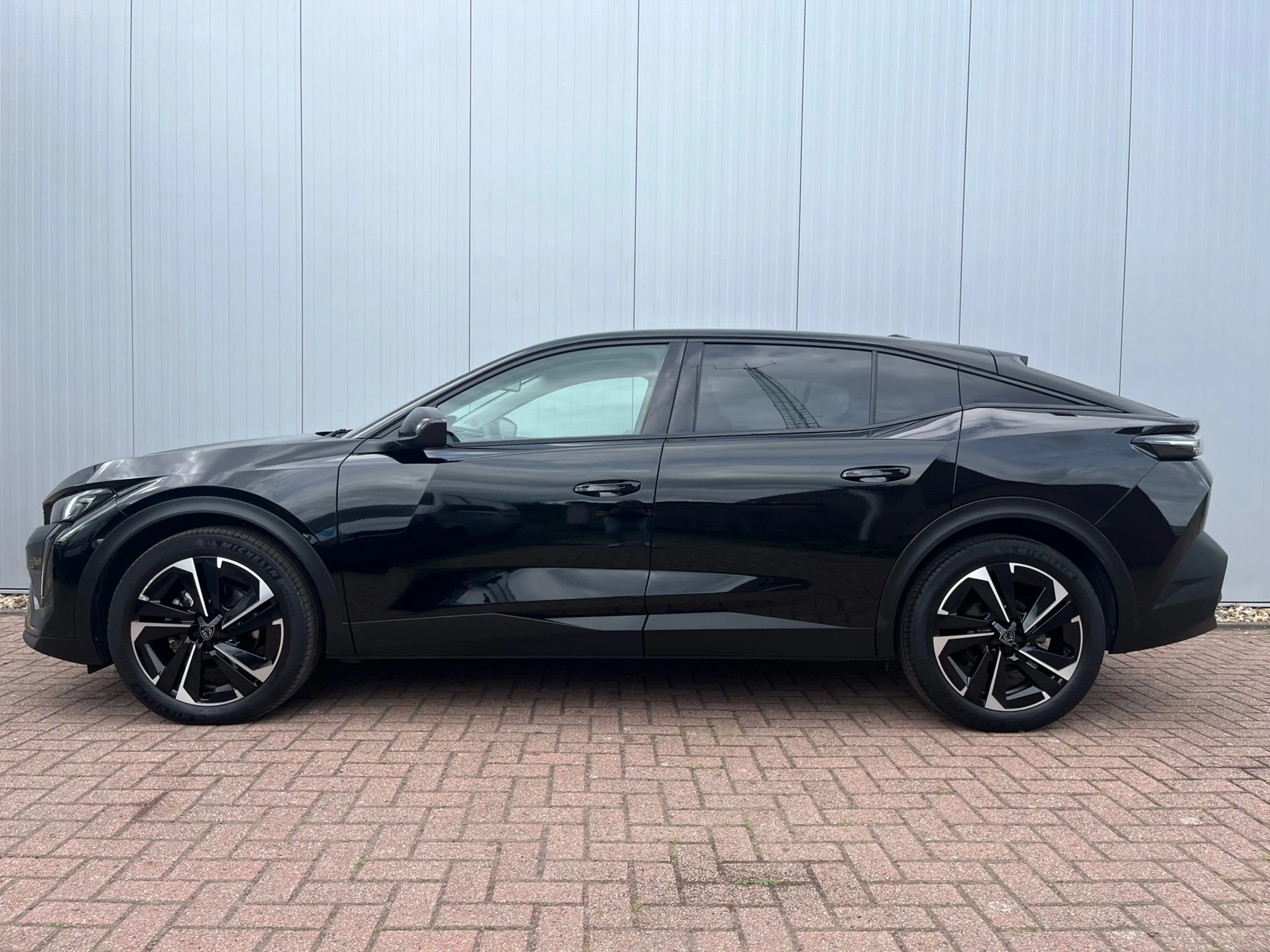 Peugeot 408 1.2 Hybrid 145 e-DCS6 Allure | Achteruitrijcamera — photo 6