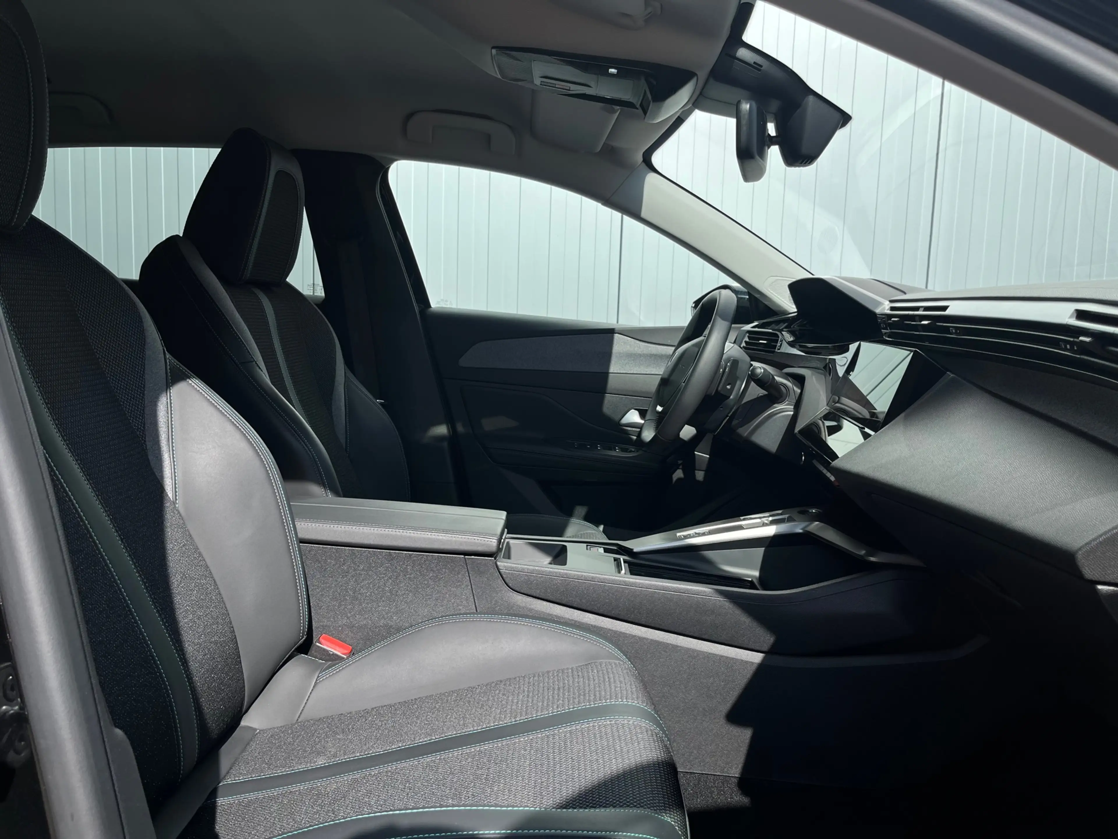 Peugeot 408 1.2 Hybrid 145 e-DCS6 Allure | Achteruitrijcamera — photo 21