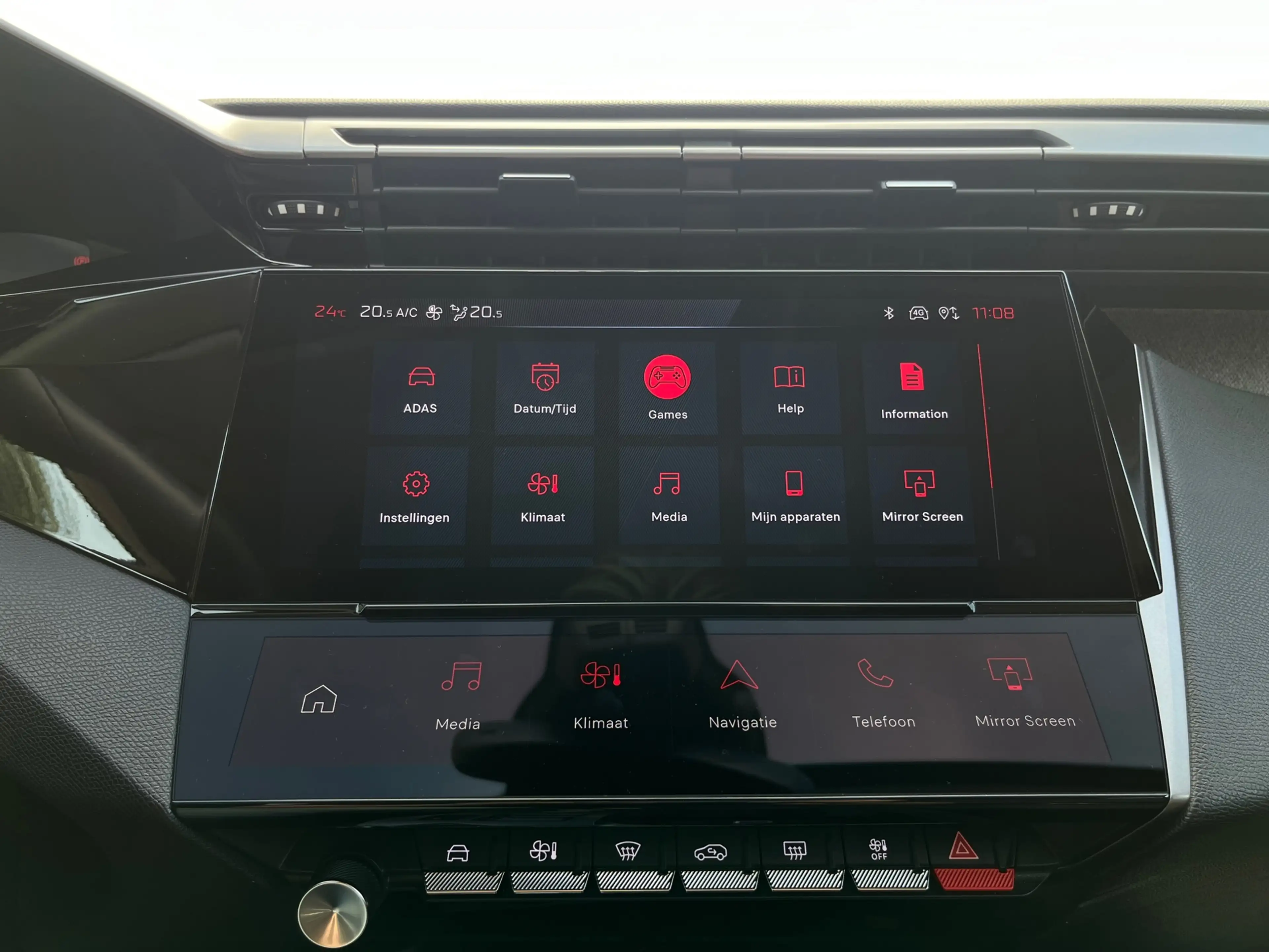 Peugeot 408 1.2 Hybrid 145 e-DCS6 Allure | Achteruitrijcamera — photo 29
