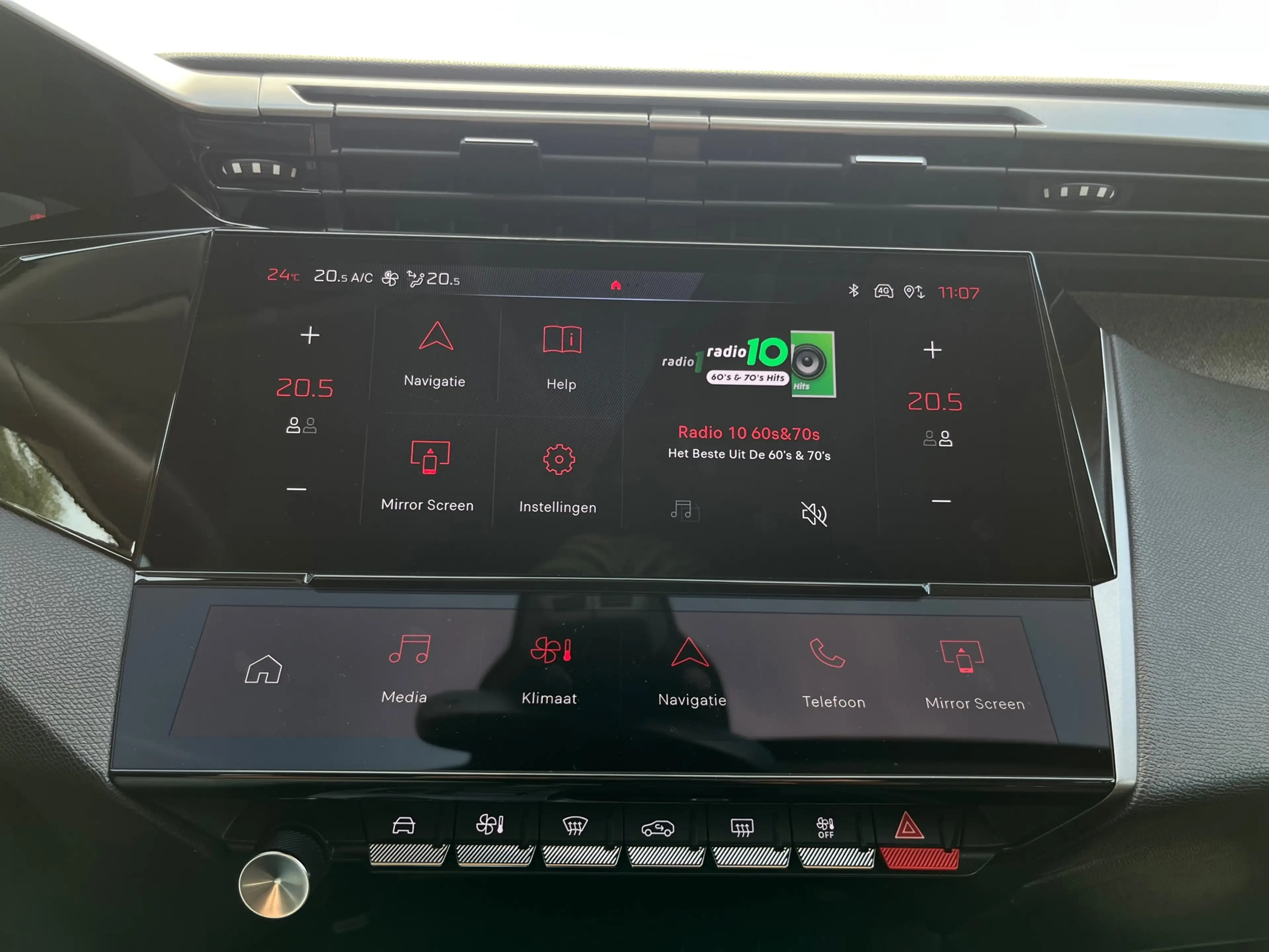 Peugeot 408 1.2 Hybrid 145 e-DCS6 Allure | Achteruitrijcamera — photo 23
