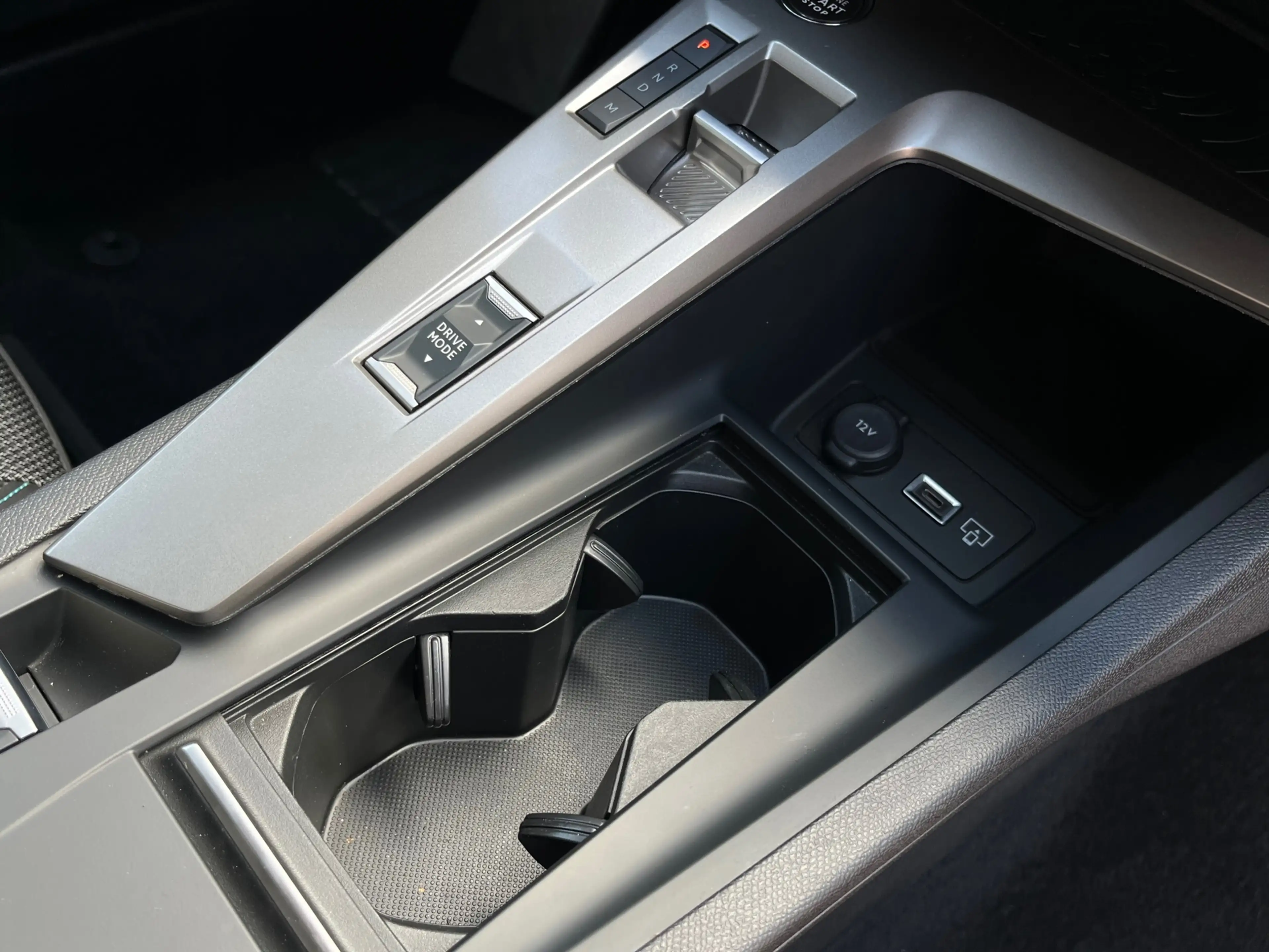 Peugeot 408 1.2 Hybrid 145 e-DCS6 Allure | Achteruitrijcamera — photo 19