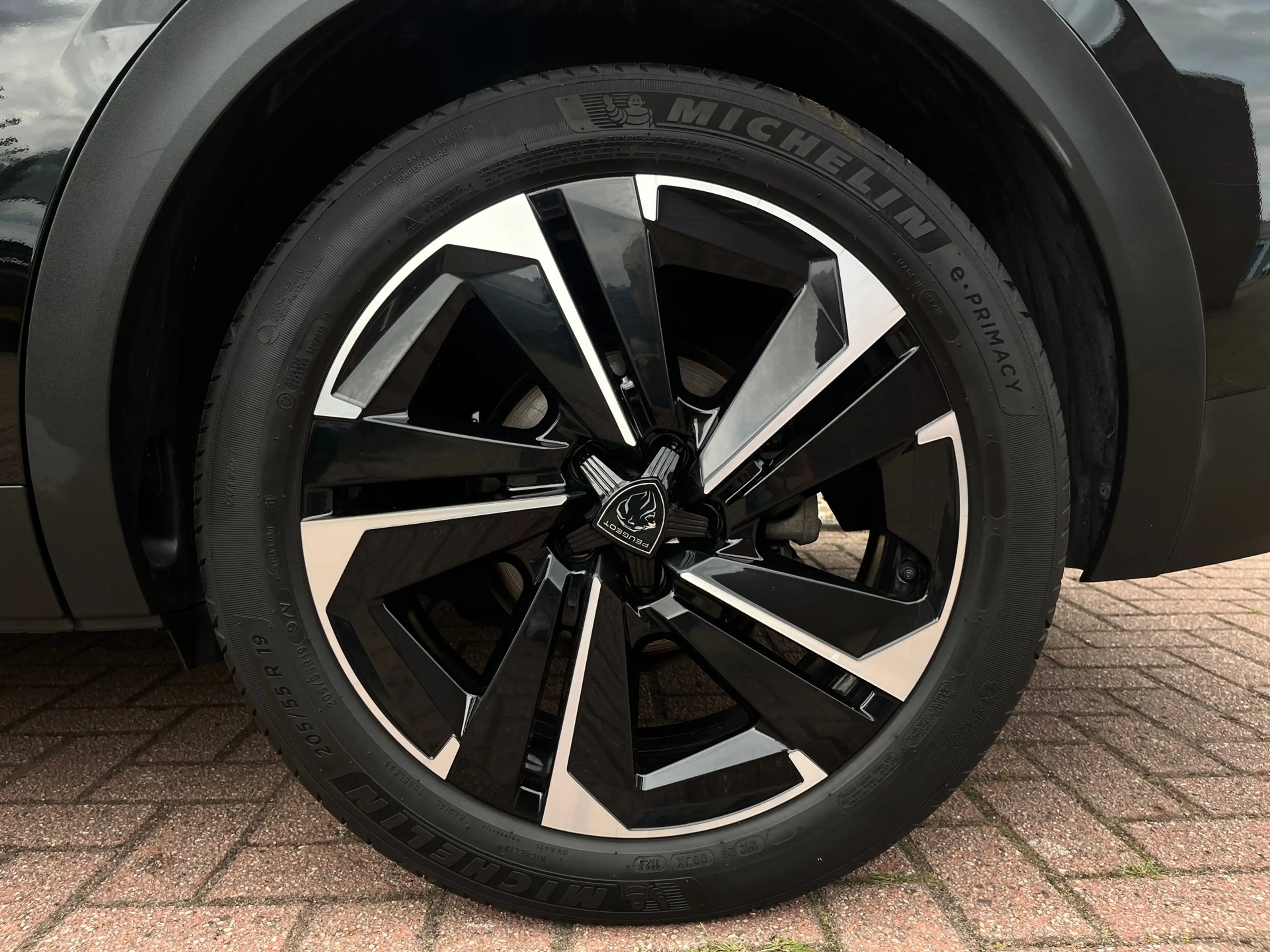 Peugeot 408 1.2 Hybrid 145 e-DCS6 Allure | Achteruitrijcamera — photo 33