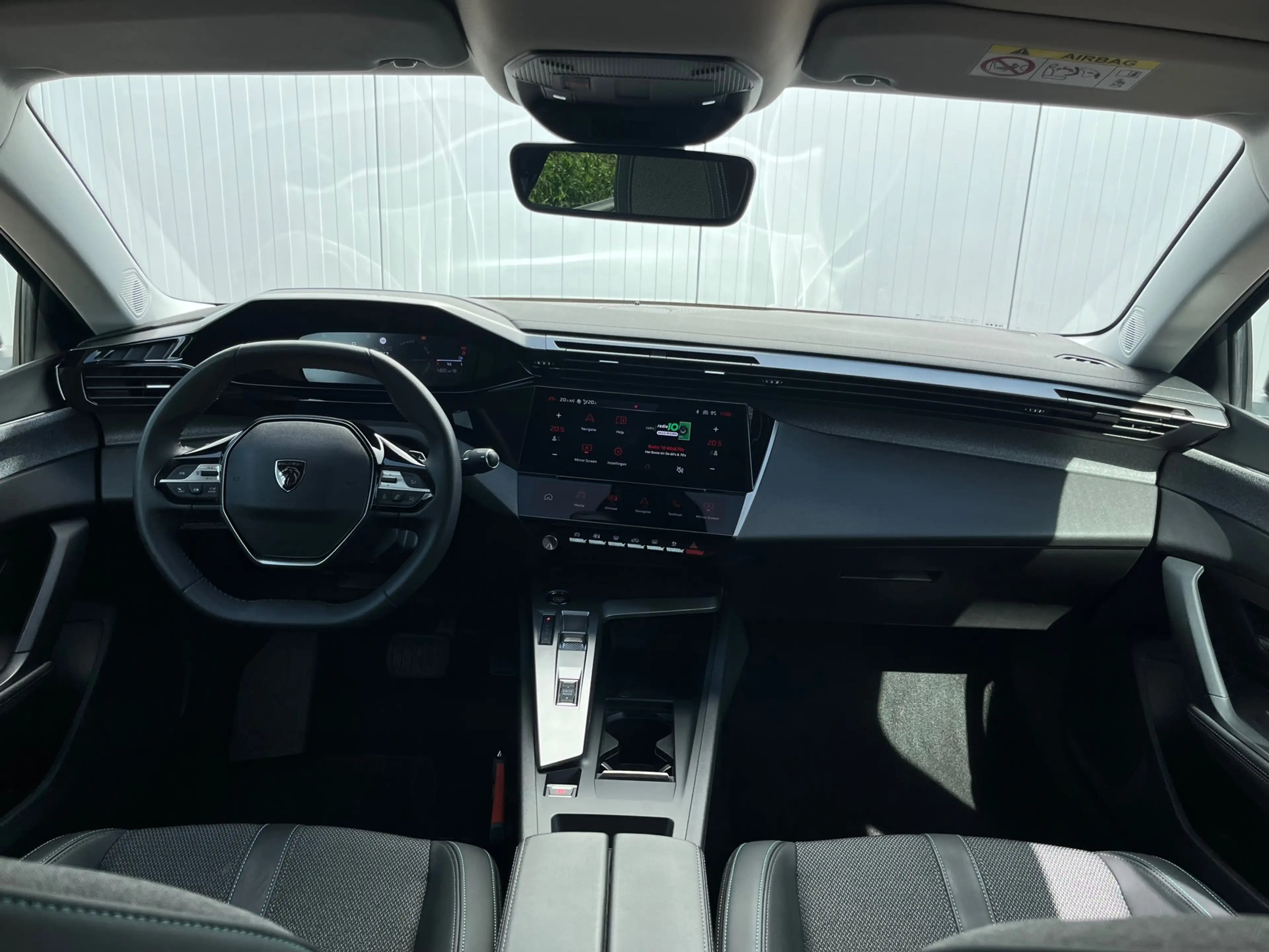 Peugeot 408 1.2 Hybrid 145 e-DCS6 Allure | Achteruitrijcamera — photo 4