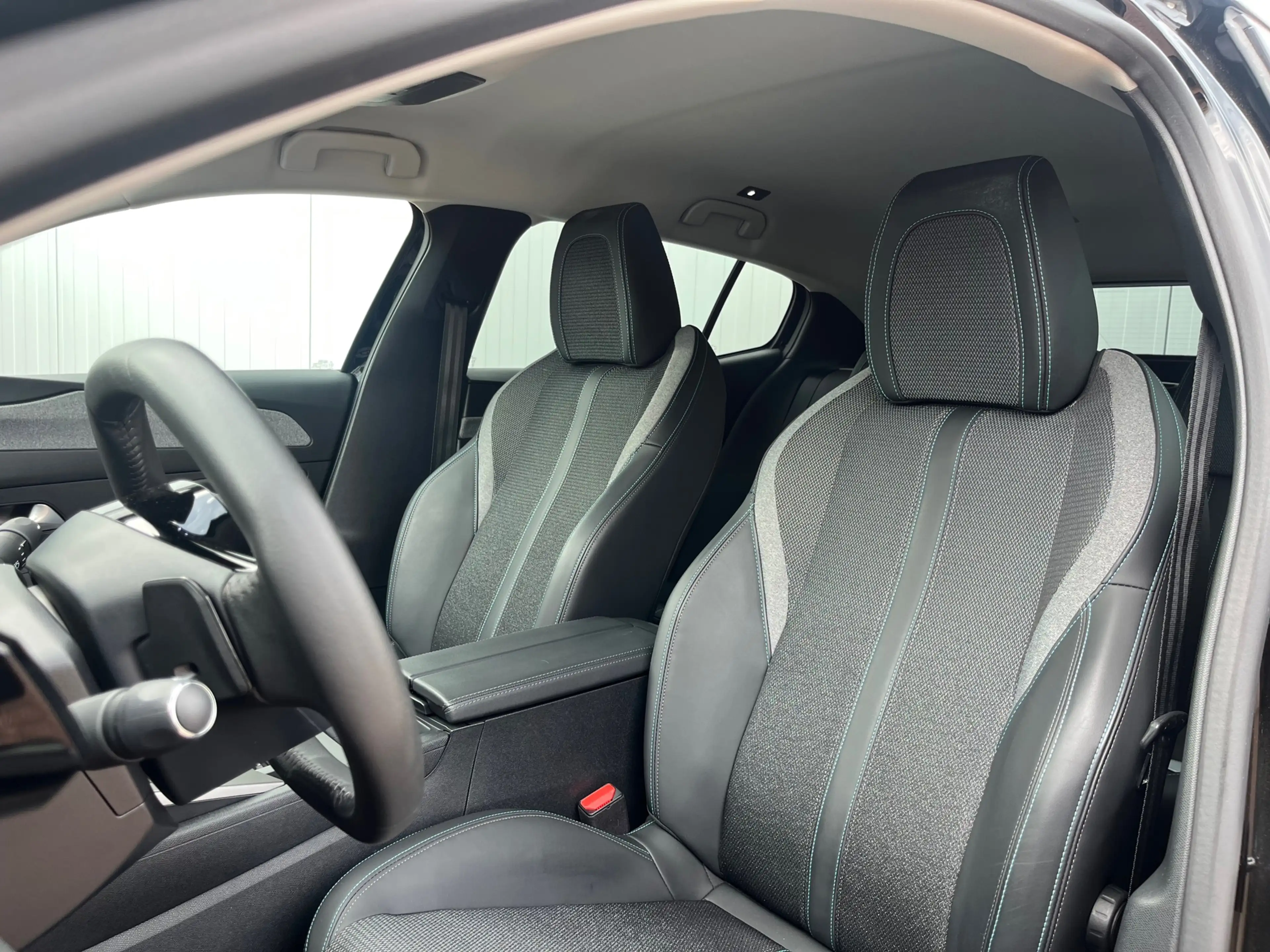 Peugeot 408 1.2 Hybrid 145 e-DCS6 Allure | Achteruitrijcamera — photo 3