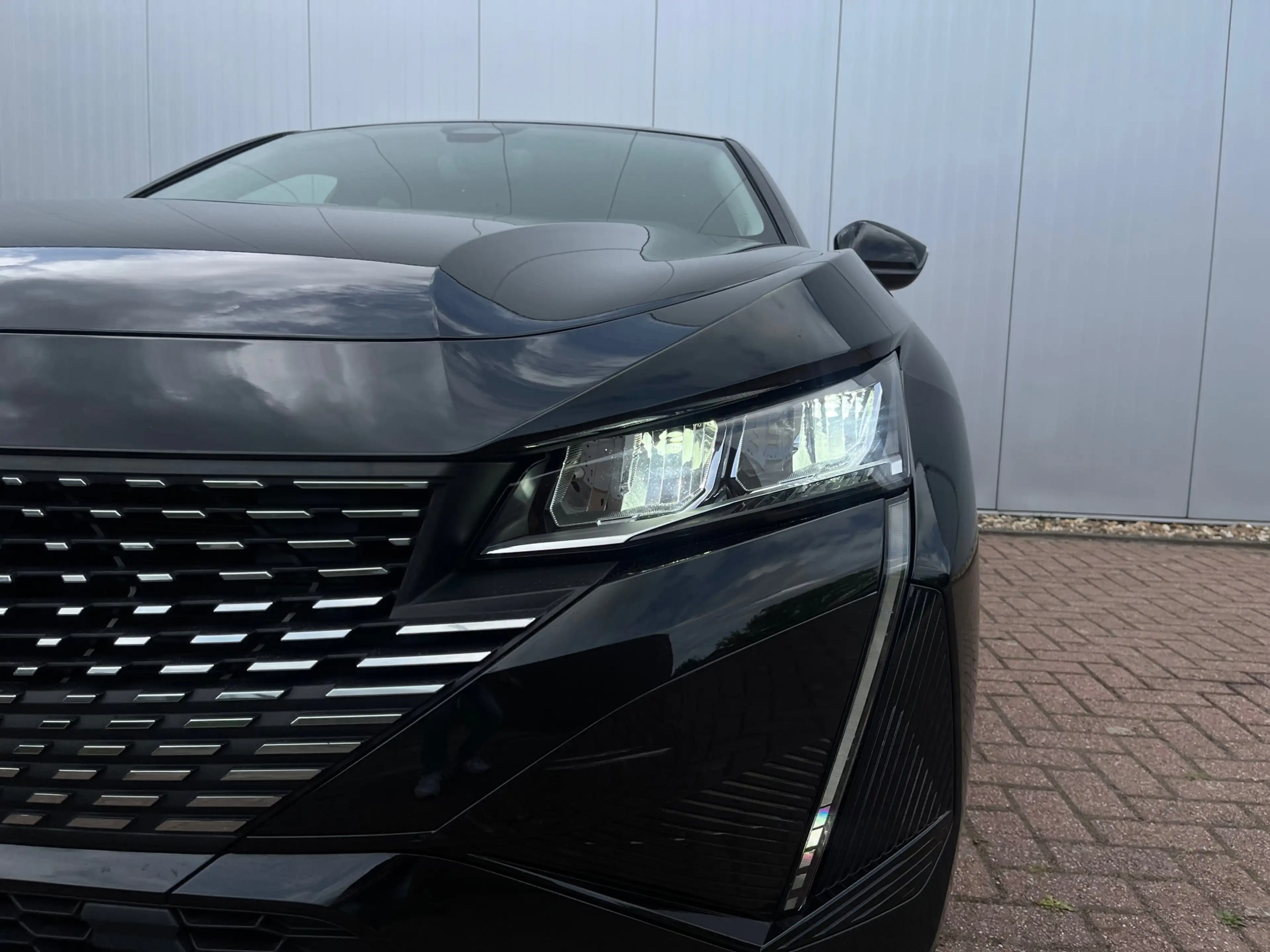Peugeot 408 1.2 Hybrid 145 e-DCS6 Allure | Achteruitrijcamera — photo 31