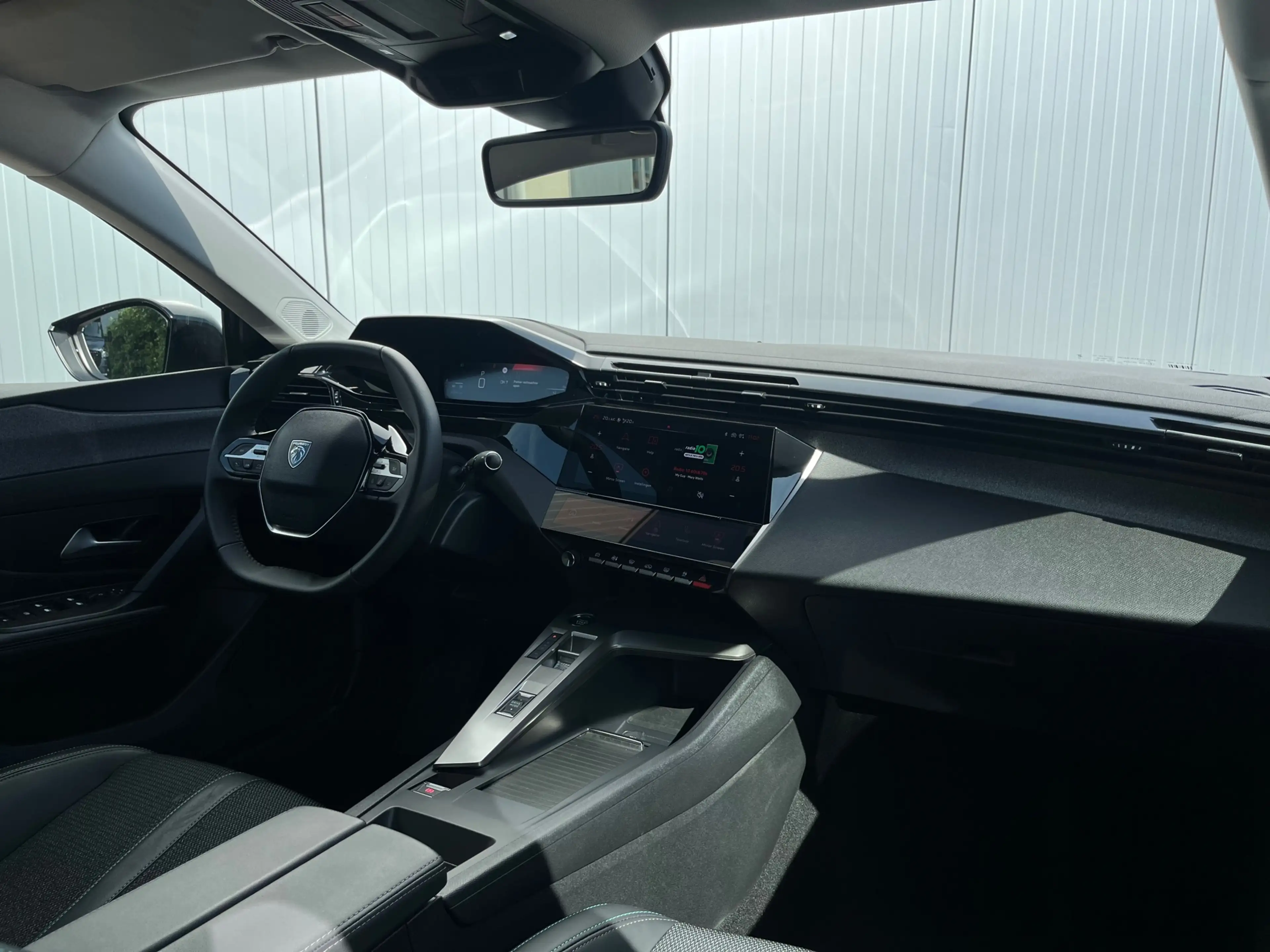 Peugeot 408 1.2 Hybrid 145 e-DCS6 Allure | Achteruitrijcamera — photo 11
