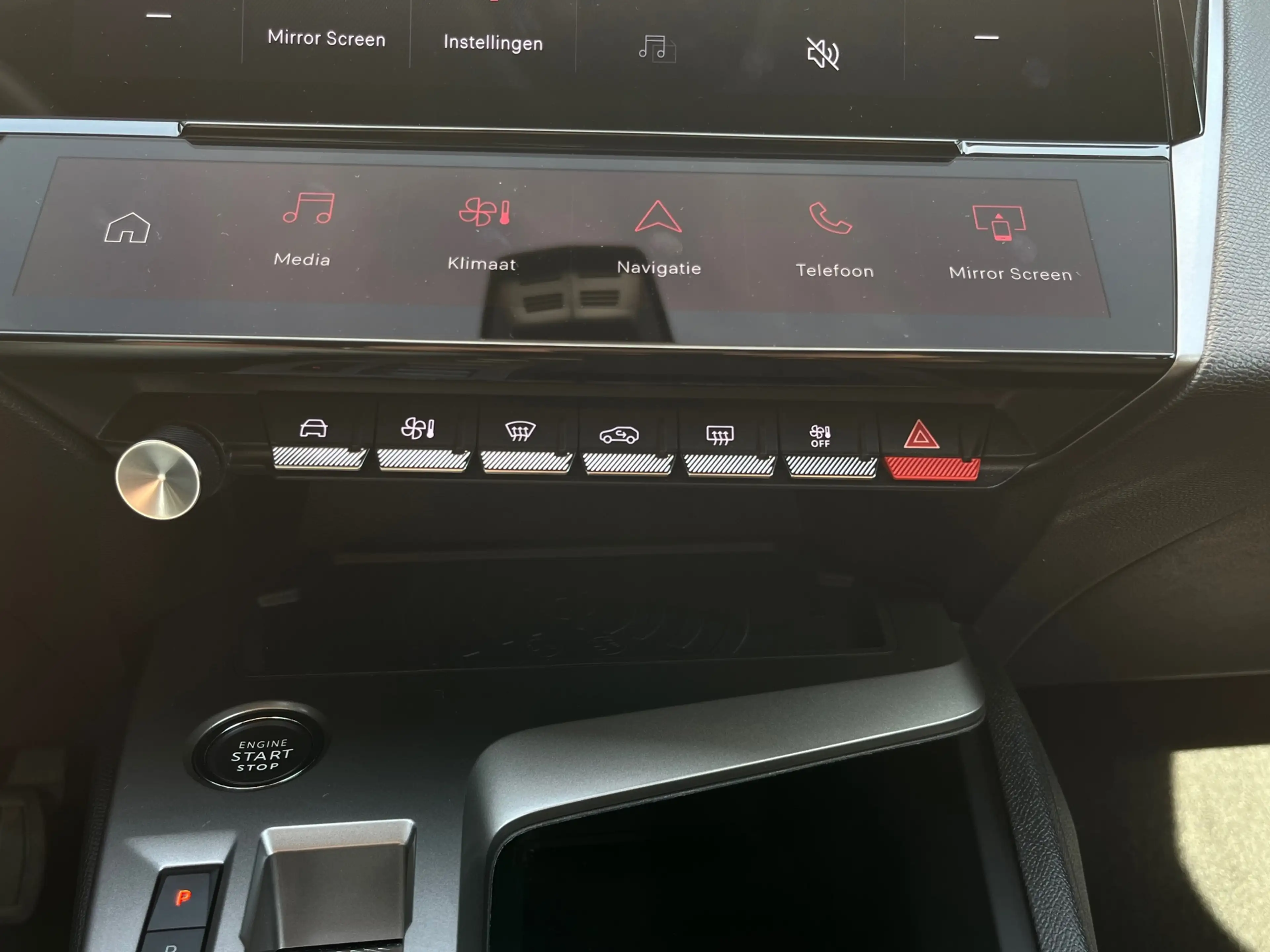 Peugeot 408 1.2 Hybrid 145 e-DCS6 Allure | Achteruitrijcamera — photo 17