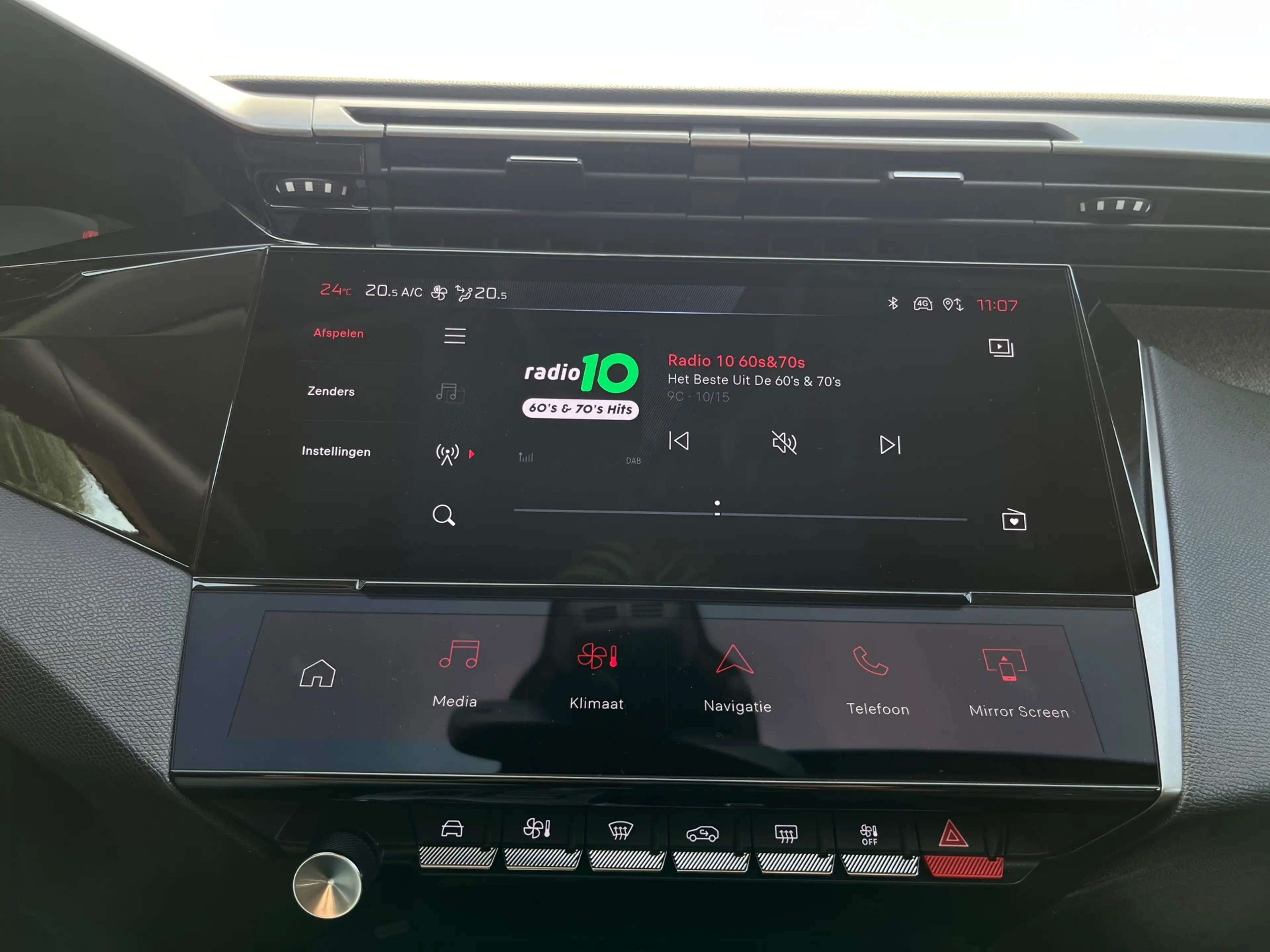 Peugeot 408 1.2 Hybrid 145 e-DCS6 Allure | Achteruitrijcamera — photo 25