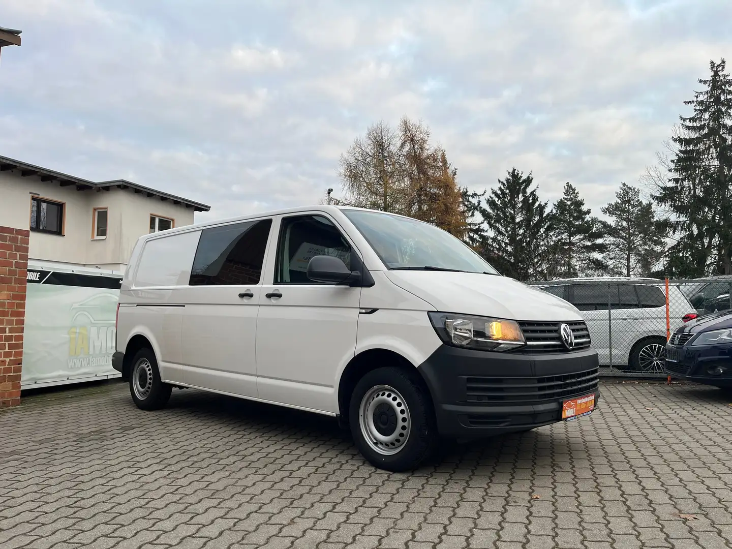 Volkswagen T6 Kombi lang 2x - Schiebetür - Standh. - Navi - AHK Weiß - 2